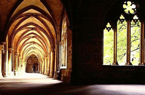 Die Gründungsgeschichte des Zisterzienserklosters Maulbronn: Ein Musterbeispiel mittelalterlicher Architektur und religiöser Erneuerung