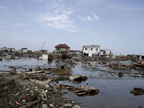 Der Tsunami von Aceh 2004: Eine Naturkatastrophe mit tiefgreifenden Folgen für Indonesiens politische und gesellschaftliche Landschaft